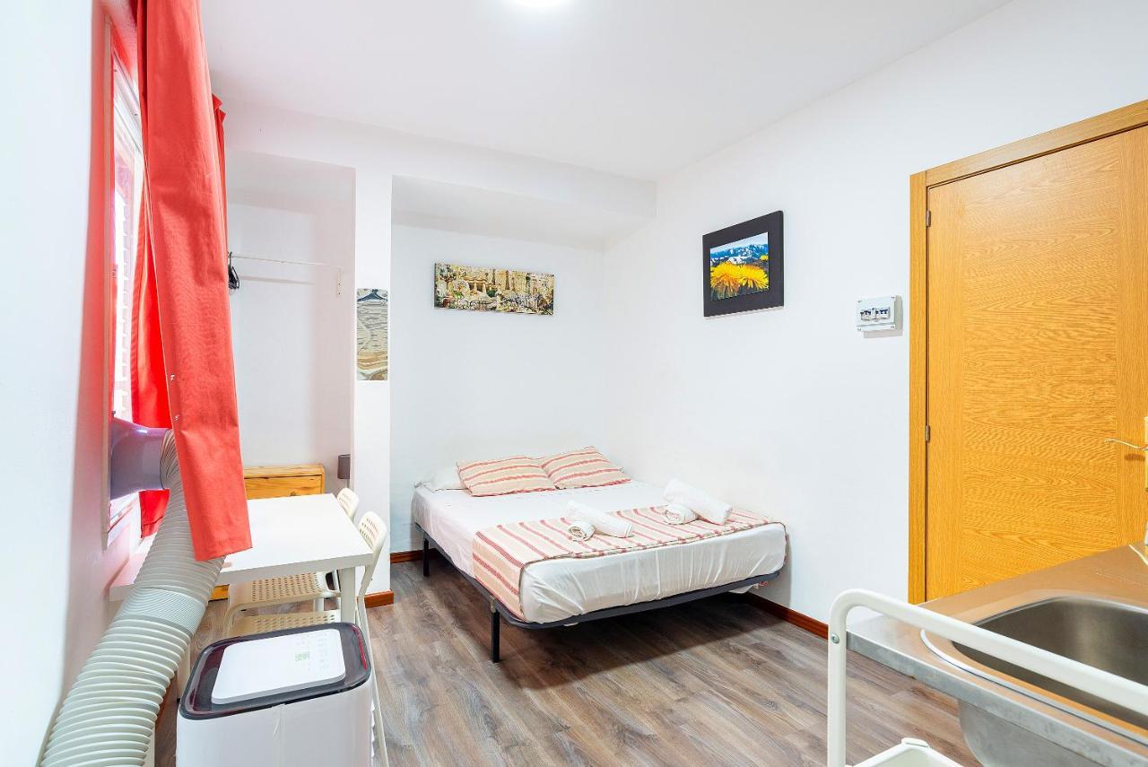 Rooms Young People Only, Soho Citycenter Малага Екстер'єр фото